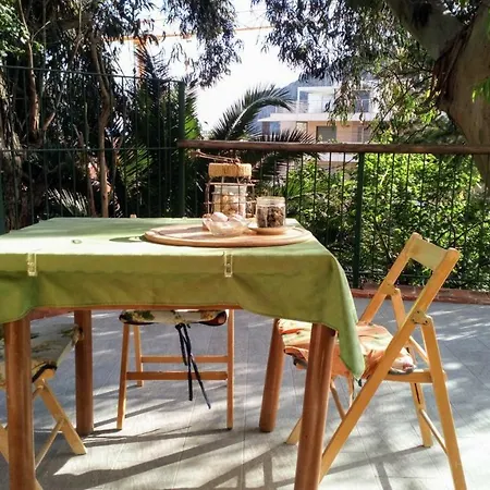 Casa Di Claude Con Posto Auto Finale Ligure