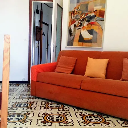 Casa Di Claude Con Posto Auto Finale Ligure